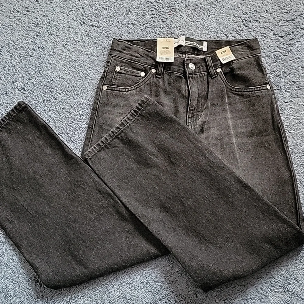 Levi's Silver Tab, boys 14 Reg, W27, L29. Black NWT. Loose fit.